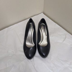 Black rounded-tip low heels